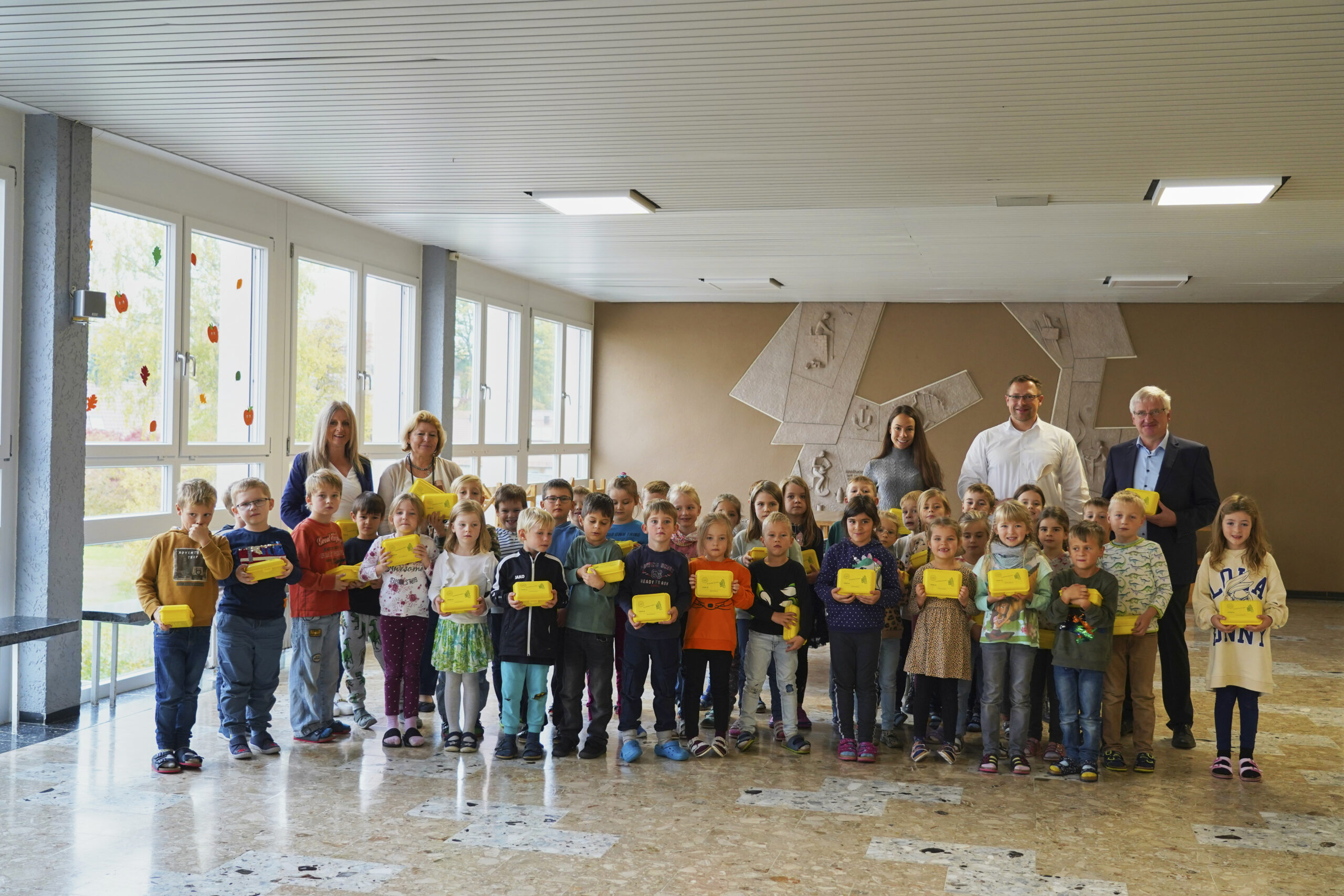 400 Bio-Brotboxen Für Erstklässler In DerÖko-Modellregion Steinwald ...